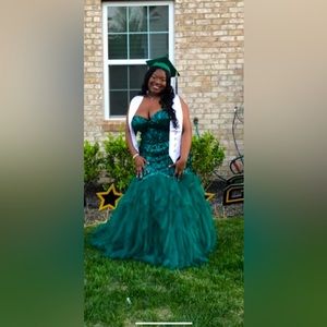 Beautiful Emerald Green Prom dress !